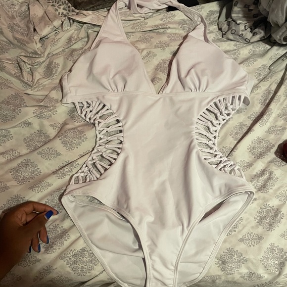 One piece bathing suit - Picture 2 of 2